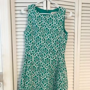 Sleeveless green lace summer dress